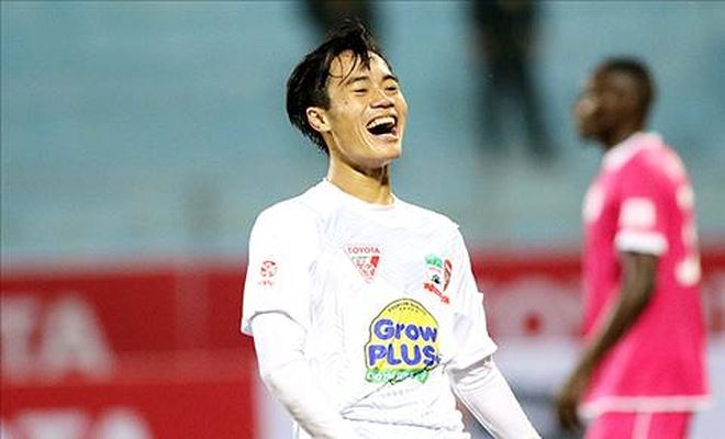 Tiền vệ Nguyễn Văn To&agrave;n đang thi đấu ở c&acirc;u lạc bộ Ho&agrave;ng Anh Gia Lai tại V.League v&agrave; đội tuyển quốc gia Việt Nam. Sinh: 12 th&aacute;ng 4, 1996 tại Hải Dương. Chiều cao: 1,69 m. C&acirc;n nặng: 58 kg.