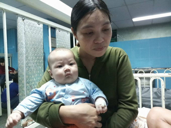 Ch&aacute;u Trần Tiến Đạt c&oacute; tr&aacute;i tim nằm b&ecirc;n phải ngực.