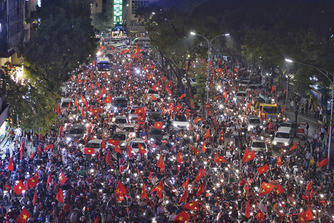 Hầu hết c&aacute;c tuyến đường tr&ecirc;n phố cổ H&agrave; Nội đều chật cứng v&agrave; di chuyển kh&aacute; kh&oacute; khăn.