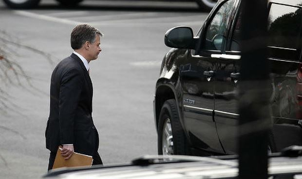 Tổng thống Mỹ b&aacute;c tin gi&aacute;m đốc FBI dọa từ chức