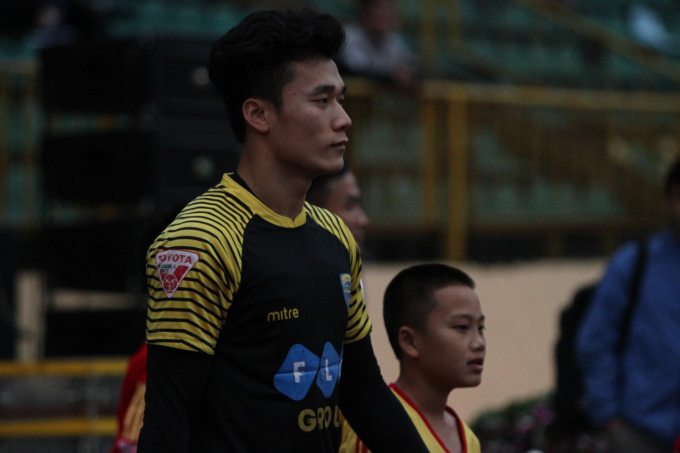 Thủ m&ocirc;n Tiến Dũng: &ldquo;Ch&uacute;ng t&ocirc;i muốn c&oacute; niềm vui trọn vẹn ở trận chung kết&rdquo;