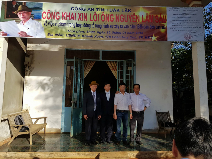 &Ocirc;ng Nguyễn L&acirc;m S&aacute;u v&agrave; c&aacute;c con trước giờ đi dự buổi c&ocirc;ng khai xin lỗi &ocirc;ng của&nbsp;C&ocirc;ng an tỉnh Đắk Lắk.