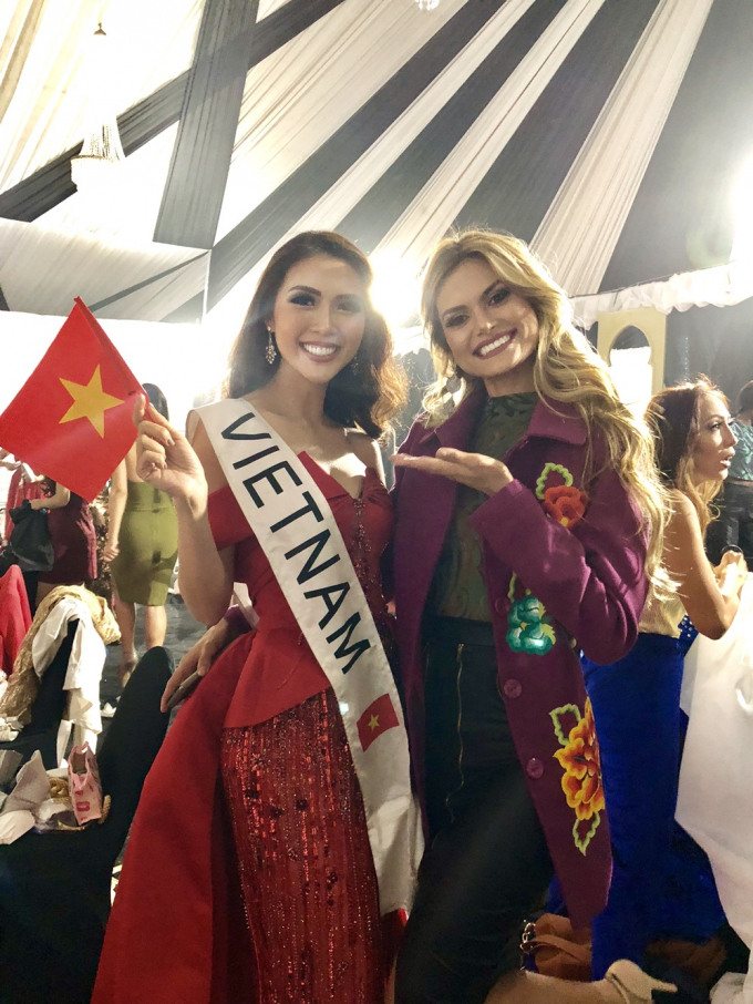 Tường Linh đoạt giải Hoa hậu được y&ecirc;u th&iacute;ch nhất v&agrave; v&agrave;o b&aacute;n kết Miss Intercontinental 2017