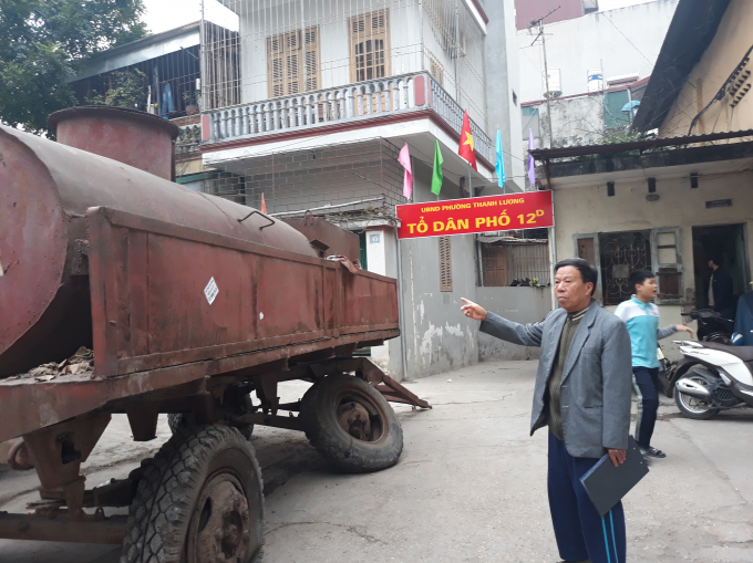 V&agrave;o l&uacute;c 9&rsquo;30&rsquo;, ng&agrave;y 9/1/2018 l&atilde;nh đạo v&agrave; nh&acirc;n vi&ecirc;n của Tổng C&ocirc;ng ty Vận tải thủy &ndash; C&ocirc;ng ty Cổ phần mang xe k&eacute;o rơ-mo&oacute;c đặt ngay trước cổng ra v&agrave;o nhằm bịt lối đi lại của người d&acirc;n Tổ 12D ra ng&otilde; 920 Bạch Đằng.