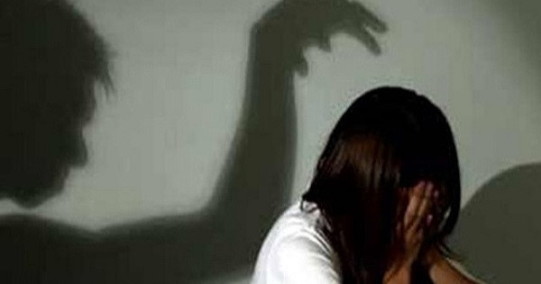 Phạt 3 năm tù đối với "yêu râu xanh" dâm ô bé gái ngay tại phòng điều trị