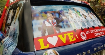 Đua nhau trang trí ô tô cổ vũ U23 Việt Nam