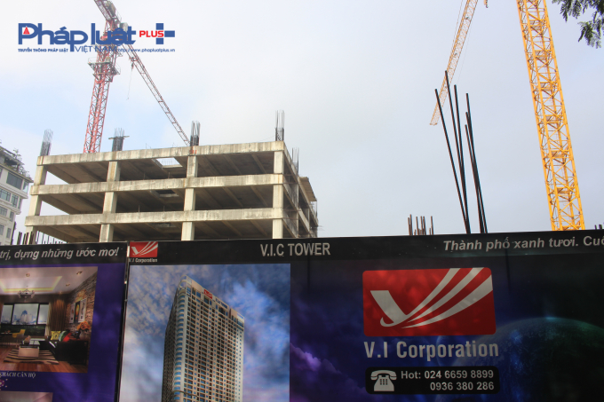 C&aacute;c hạng mục thi c&ocirc;ng xuất hiện r&ecirc;u mốc g&acirc;y mất mĩ quan đ&ocirc; thị.