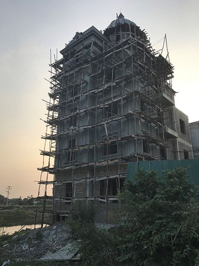 Biệt thự &ldquo;đồ sộ&rdquo; kh&ocirc;ng ph&eacute;p x&acirc;y dựng cạnh s&ocirc;ng Giẽ Hạ (nh&aacute;nh s&ocirc;ng Nhuệ).