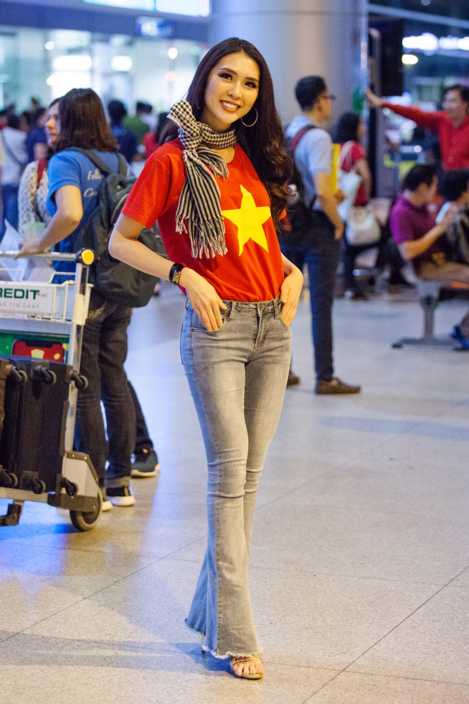 Tường Linh rạng rỡ trở về sau th&agrave;nh t&iacute;ch Top 18 Miss Intercontinental 2017