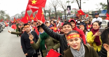 Đoàn người nối dài hàng chục km chào đón U23 Việt Nam
