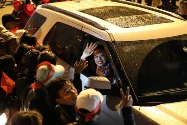 Jennifer Phạm dễ d&agrave;ng bị kh&aacute;n giả nhận ra.