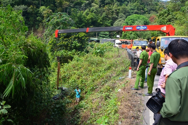 Xe m&aacute;y của nạn nh&acirc;n bị n&eacute;m xuống vực s&acirc;u đ&egrave;o Bảo Lộc.