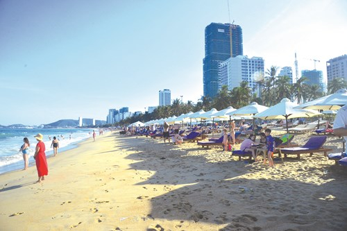 Dịch vụ ghế, d&ugrave; tiến s&aacute;t m&eacute;p nước.&nbsp;