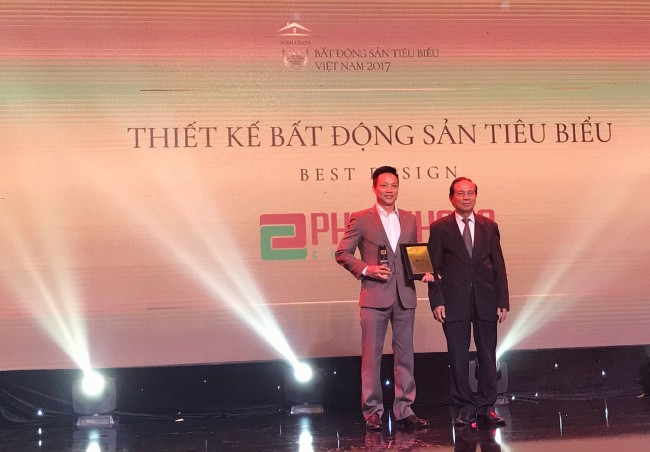 &Ocirc;ng Luk Ban La - Ph&oacute; Tổng gi&aacute;m đốc Phuc Khang Corporation&nbsp;nhận danh hiệu &ldquo;Thiết kế Bất động sản ti&ecirc;u biểu&rdquo;.&nbsp;