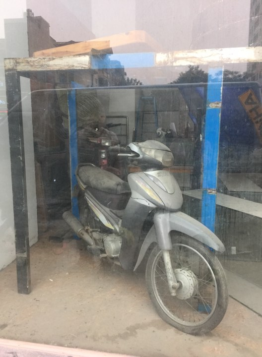 Vệ sinh v&ocirc; c&ugrave;ng bụi bẩn.