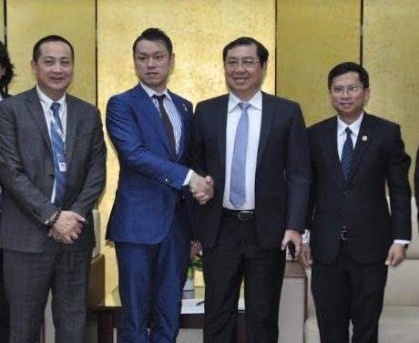 Tập đo&agrave;n Mikazuki của Nhật Bản cam kết sẽ tạo khu du lịch giải tr&iacute; đẳng cấp 5 sao với l&atilde;nh đạo TP Đ&agrave; Nẵng. Ảnh:&nbsp;Đ.X.