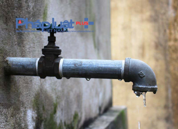 Băng gi&aacute; khiến người d&acirc;n kh&ocirc;ng sử dụng được nước sinh hoạt.