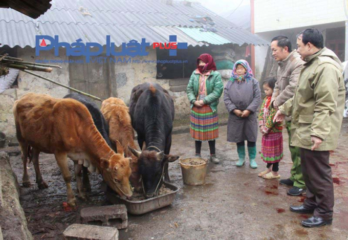 L&atilde;nh đạo x&atilde; Thượng Ph&ugrave;ng tuy&ecirc;n truyền, vận động người d&acirc;n thực hiện c&aacute;c biện ph&aacute;p ph&ograve;ng, chống đ&oacute;i r&eacute;t.