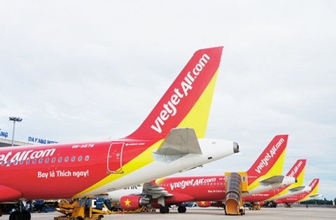 Phạt VietJet 40 triệu đồng vì cho người mẫu diễn bikini trên chuyến bay chở cầu thủ U23 về nước