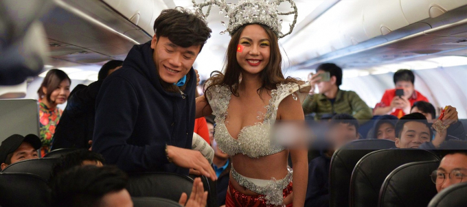 Những h&igrave;nh ảnh phản cảm được lan truyền tr&ecirc;n mạng.