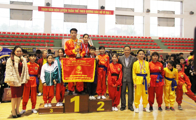 Tưng bừng hội diễn v&otilde; thuật cổ truyền thị x&atilde; Ph&uacute; Thọ lần thứ II