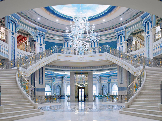 Theo Guardian, Ritz-Carlton được chọn l&agrave;m nơi giam giữ c&aacute;c đối tượng đặc biệt v&igrave; Ả-rập X&ecirc;-&uacute;t cho rằng sẽ kh&ocirc;ng ph&ugrave; hợp nếu đưa những quan chức hay t&agrave;i phiệt gi&agrave;u c&oacute; n&agrave;y v&agrave;o những nh&agrave; t&ugrave; th&ocirc;ng thường.