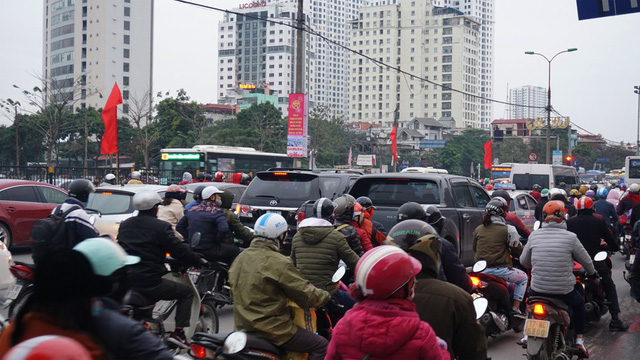 Đường Giải Ph&oacute;ng &ugrave;n tắc k&eacute;o d&agrave;i.