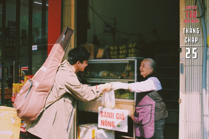 &ldquo;T&ocirc;i đi dạo quanh phố phường, ngắm lại H&agrave; Nội một ch&uacute;t, đi chợ Tết mua qu&agrave;, b&aacute;nh về cho gia đ&igrave;nh.&rdquo;