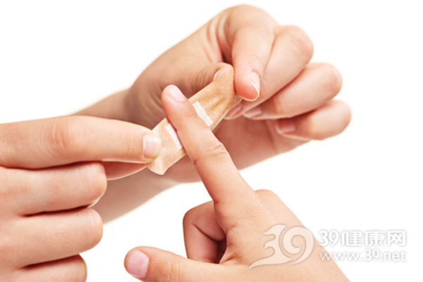 Kh&ocirc;ng phải vết thương n&agrave;o cũng c&oacute; thể sử dụng băng urgo.