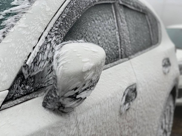 &Ocirc; t&ocirc;, xe m&aacute;y &ldquo;đ&oacute;ng băng&rdquo; tr&ecirc;n đỉnh Mẫu Sơn