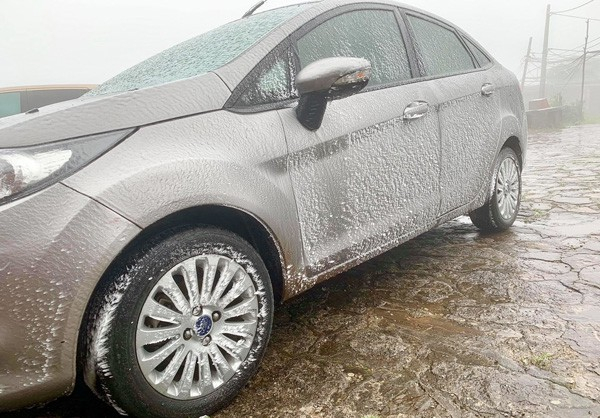 Những chiếc &ocirc; t&ocirc; cũng chịu chung số phận.