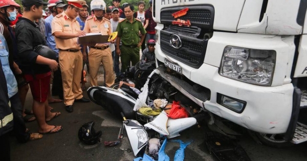 Phó thủ tướng chỉ đạo điều tra nguyên nhân vụ tai nạn xe container đâm hàng loạt xe máy
