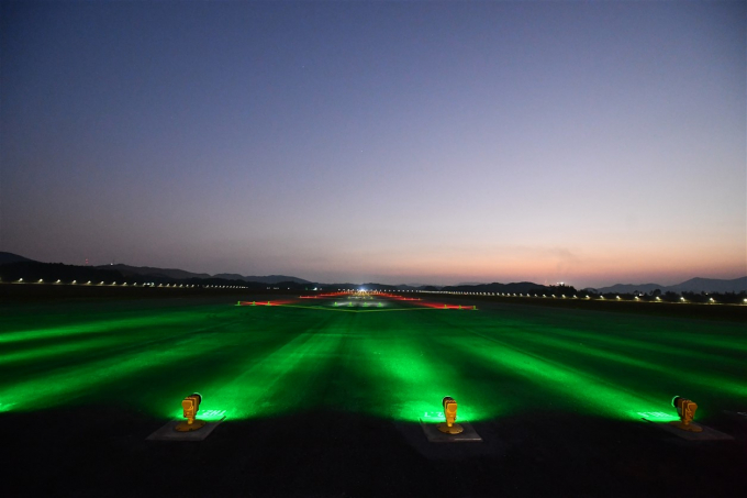 Khung cảnh tại Cảng h&agrave;ng kh&ocirc;ng quốc tế V&acirc;n Đồn.