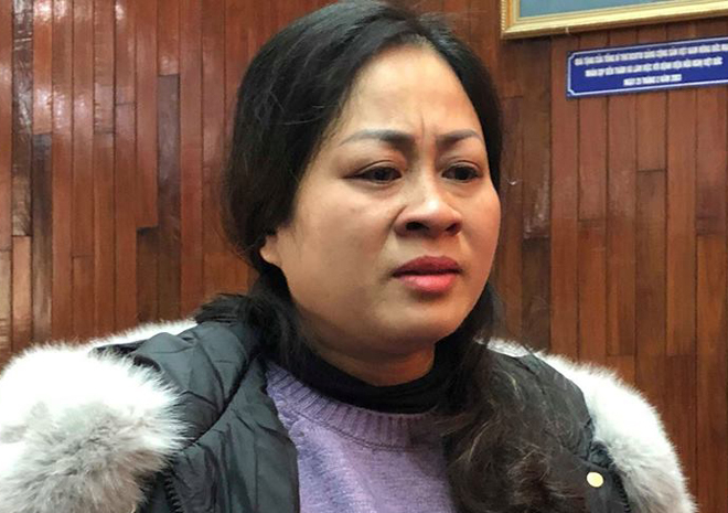 Chị Ho&agrave;ng Thị Phương, thay mặt gia đ&igrave;nh anh Qu&yacute; tại lễ tri &acirc;n, s&aacute;ng 2/1. Ảnh:&nbsp;Tuấn Dũng.