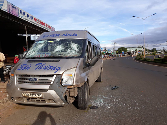 Chiếc xe kh&aacute;ch