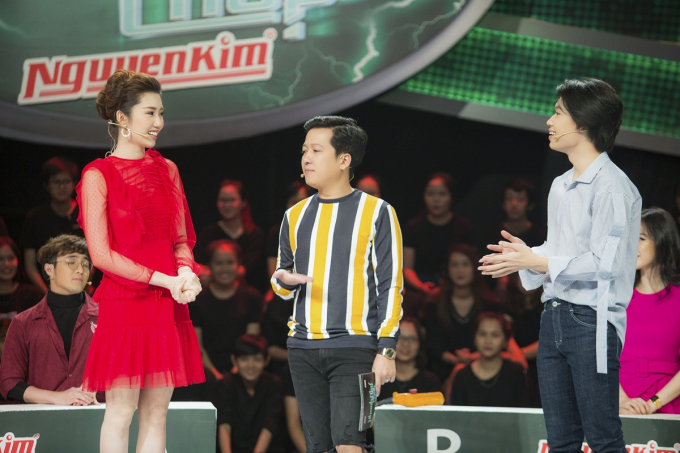 Th&uacute;y Ng&acirc;n, Angela Phương Trinh đ&ugrave;a giỡn nhắng nh&iacute;t khi đi quay gameshow