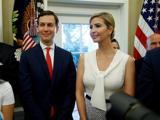 Theo một hồ sơ được AP v&agrave; The Guardian dẫn lại, Ivanka v&agrave; Jared c&oacute; thu nhập &iacute;t nhất 83 triệu USD trong năm 2017, d&ugrave; giữ c&aacute;c vị tr&iacute; kh&ocirc;ng lương tại Nh&agrave; Trắng. Ngo&agrave;i c&ocirc;ng việc cố vấn nh&agrave; trắng, cả hai đều theo đuổi sự nghiệp ri&ecirc;ng.