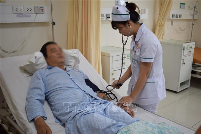 Bệnh nh&acirc;n Đ.Q.V được điều trị phục hồi chức năng tại Bệnh viện Đại học Y dược Shing Mark.