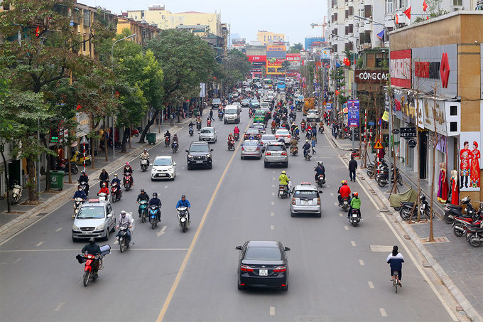 Đầu th&aacute;ng 4/2018, Sở Giao th&ocirc;ng Vận tải H&agrave; Nội x&eacute;n vỉa h&egrave; để mở rộng đường Phạm Ngọc Thạch (quận Đống Đa) từ ba l&agrave;n l&ecirc;n 6 l&agrave;n theo hai chiều xe chạy. Đến th&aacute;ng 12/2018, dự &aacute;n được ho&agrave;n thiện, đường Phạm Ngọc Thạch mỗi b&ecirc;n c&oacute; ba l&agrave;n xe, hai l&agrave;n &ocirc;t&ocirc; v&agrave; một l&agrave;n xe m&aacute;y.