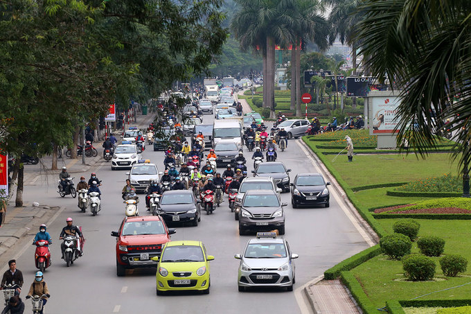 Những tuyến phố được x&eacute;n thảm cỏ, mở rộng đường ở thủ đ&ocirc;