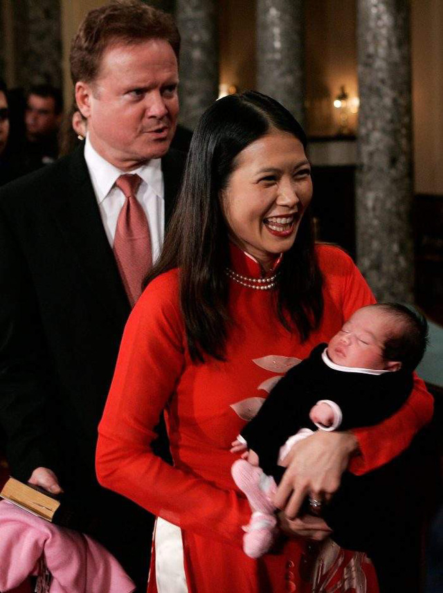 B&agrave; Hong Le v&agrave; người chồng Jim Webb (Ảnh: Heavy)