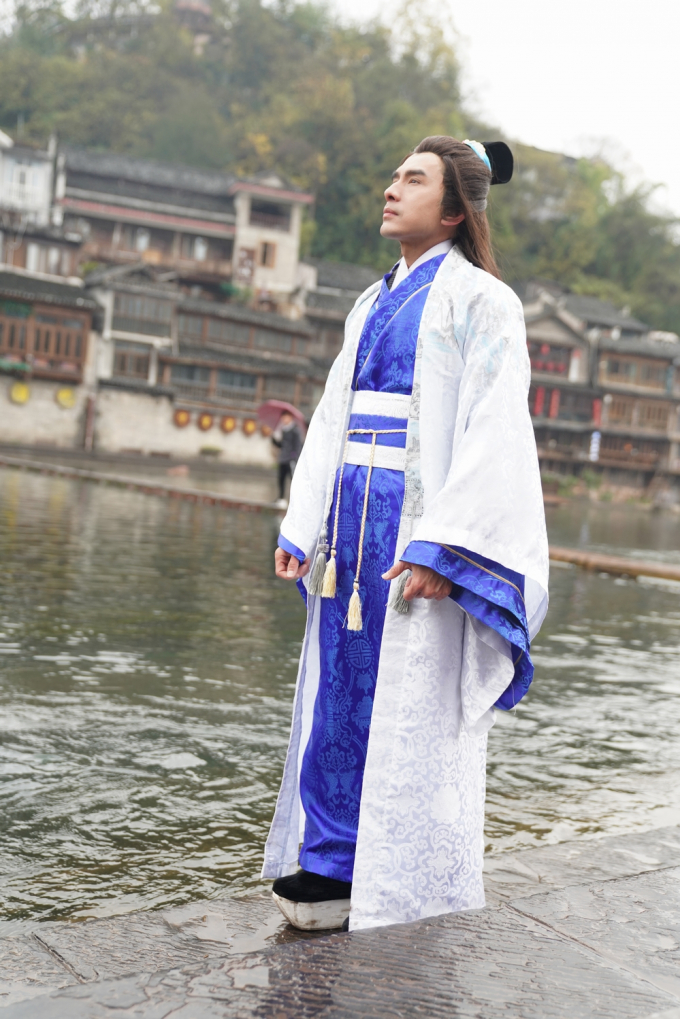 Năm 2019 cũng sẽ đ&aacute;nh dấu sự tiếp tục trở lại đầy mạnh mẽ của nam ca sĩ với Album CD vol 37 Biển người nh&acirc;n gian.&nbsp;