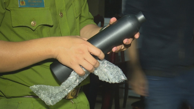 Một linh kiện d&ugrave;ng để chế tạo s&uacute;ng được ph&aacute;t hiện.