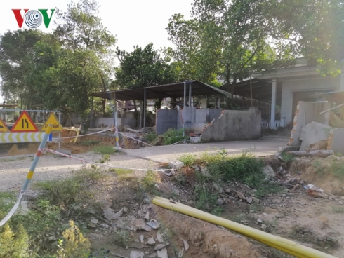 Dự &aacute;n thi c&ocirc;ng nham nhở g&acirc;y nguy hiểm v&agrave; kh&oacute; khăn cho người d&acirc;n sống 2 b&ecirc;n đường.