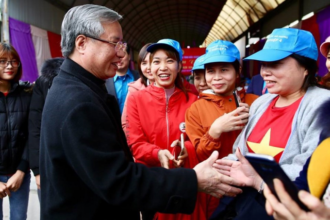 Thường trực Ban B&iacute; thư dự &lsquo;Tết sum vầy&rsquo; với c&ocirc;ng nh&acirc;n Bắc Giang