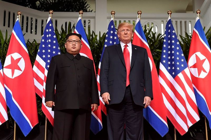 Tổng thống Mỹ Trump v&agrave; nh&agrave; l&atilde;nh đạo Triều Ti&ecirc;n Kim Jong-un.