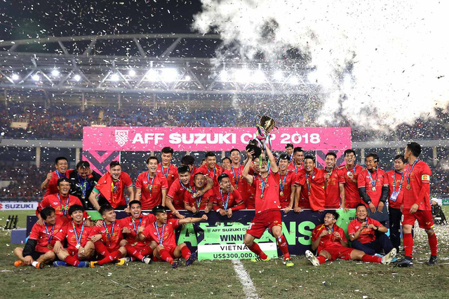 Chức v&ocirc; địch AFF Cup kh&eacute;p lại năm 2018 mỹ m&atilde;n của b&oacute;ng đ&aacute; Việt Nam.