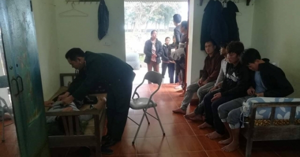 Gặp sự cố bất ngờ, tàu cá cùng 7 ngư dân chìm trên biển