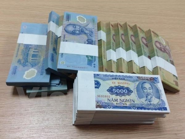 Kh&aacute;ch Vip mới đổi được tiền lẻ tại Ng&acirc;n h&agrave;ng.