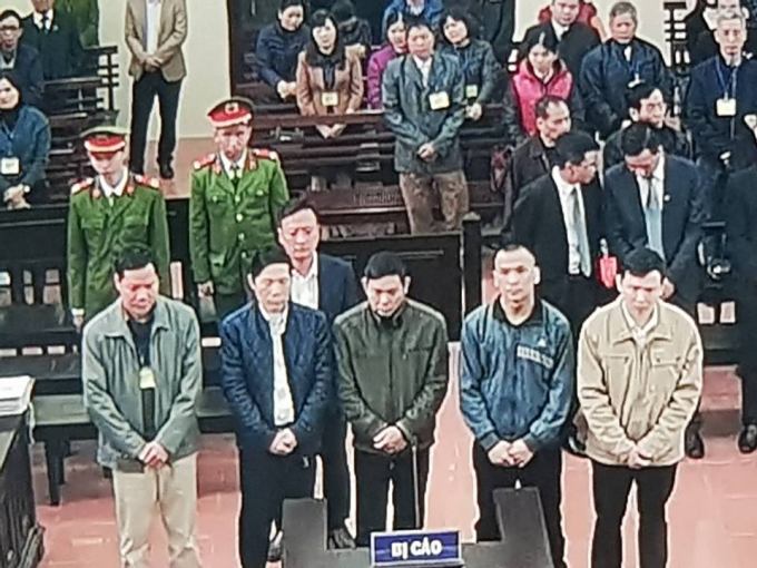 C&aacute;c bị c&aacute;o tại phi&ecirc;n t&ograve;a.